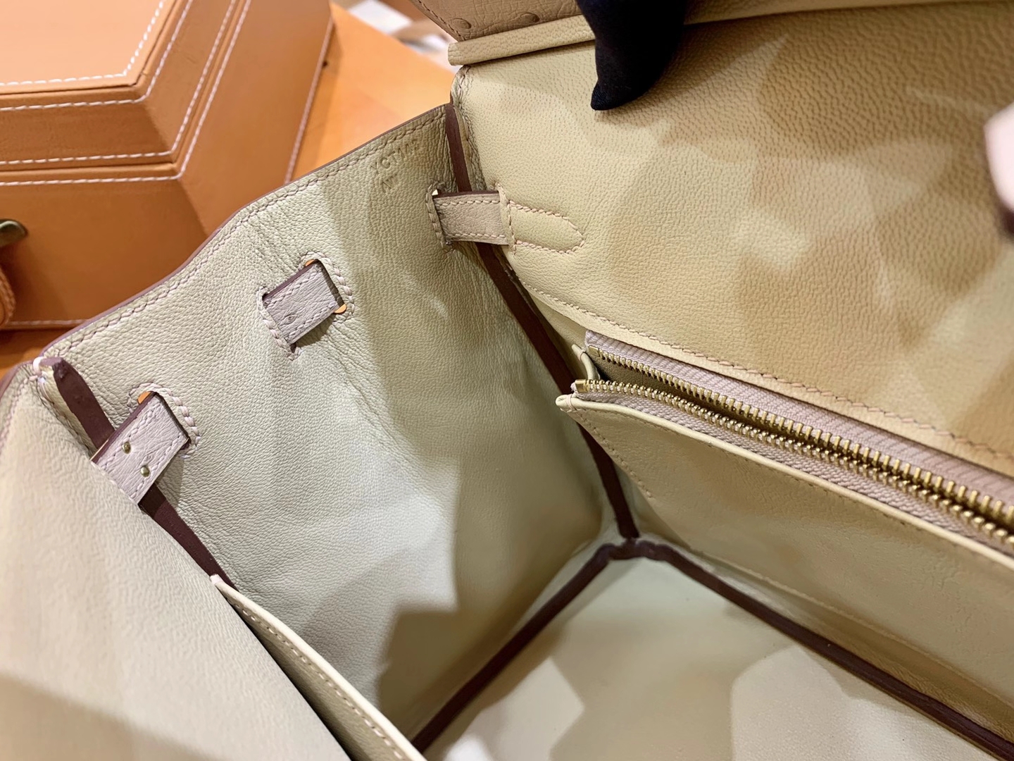 Hermès（爱马仕）Birkin 25cm 杏色 金扣 南非KK级鸵鸟皮 原版蜜蜡线 顶级手缝版本