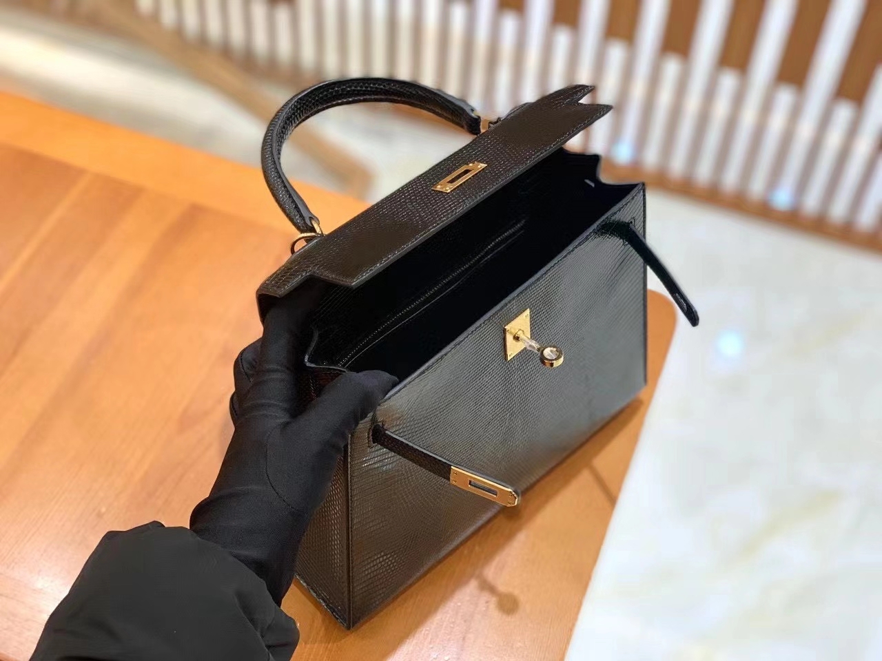 Hermès（爱马仕）Kelly 25cm 经典黑 南非野生蜥蜴皮 金扣 原版蜜蜡线 顶级手工缝制
