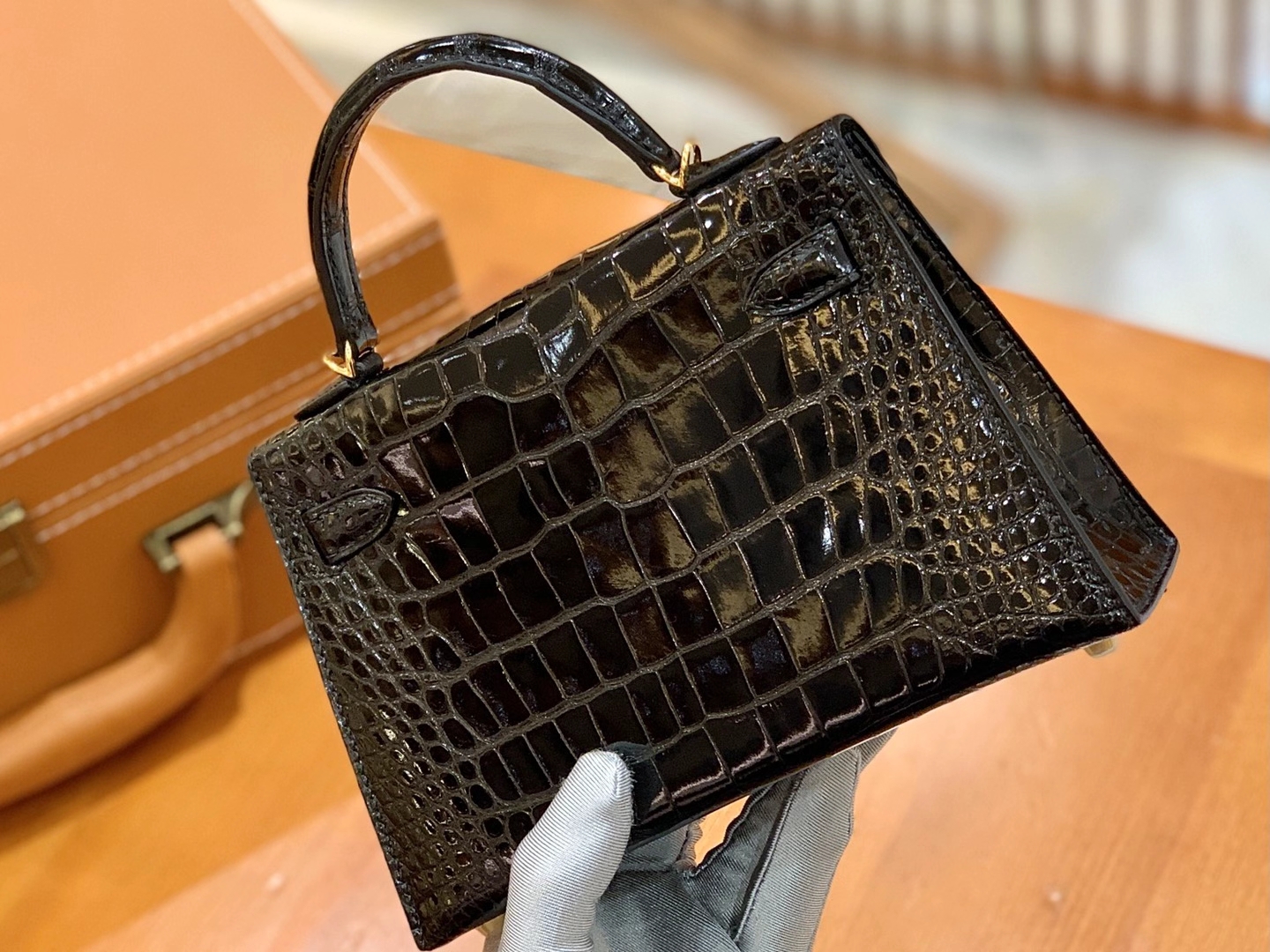 Hermès（爱马仕）新增现货 Mini Kelly 二代 经典黑 金扣 一级美洲鳄鱼皮 原版蜜蜡线 顶级手缝版本
