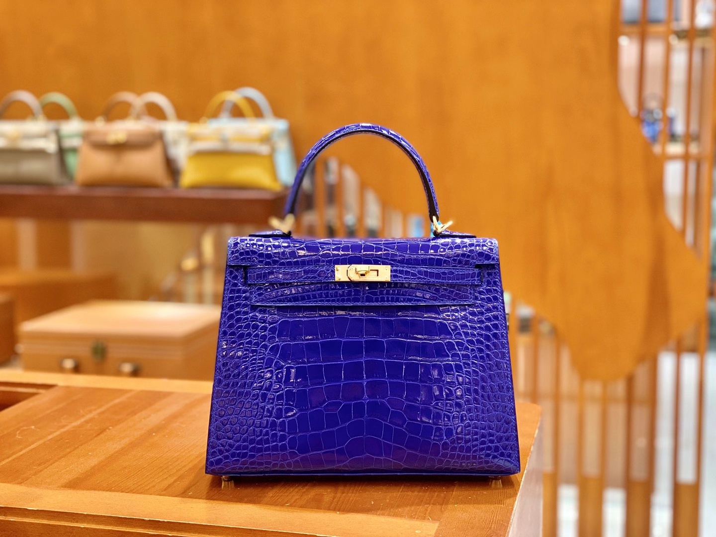 Hermès（爱马仕）新增现货 Kelly 25cm 电光蓝 金扣 一级美洲鳄鱼皮 原版蜜蜡线 顶级手缝版本