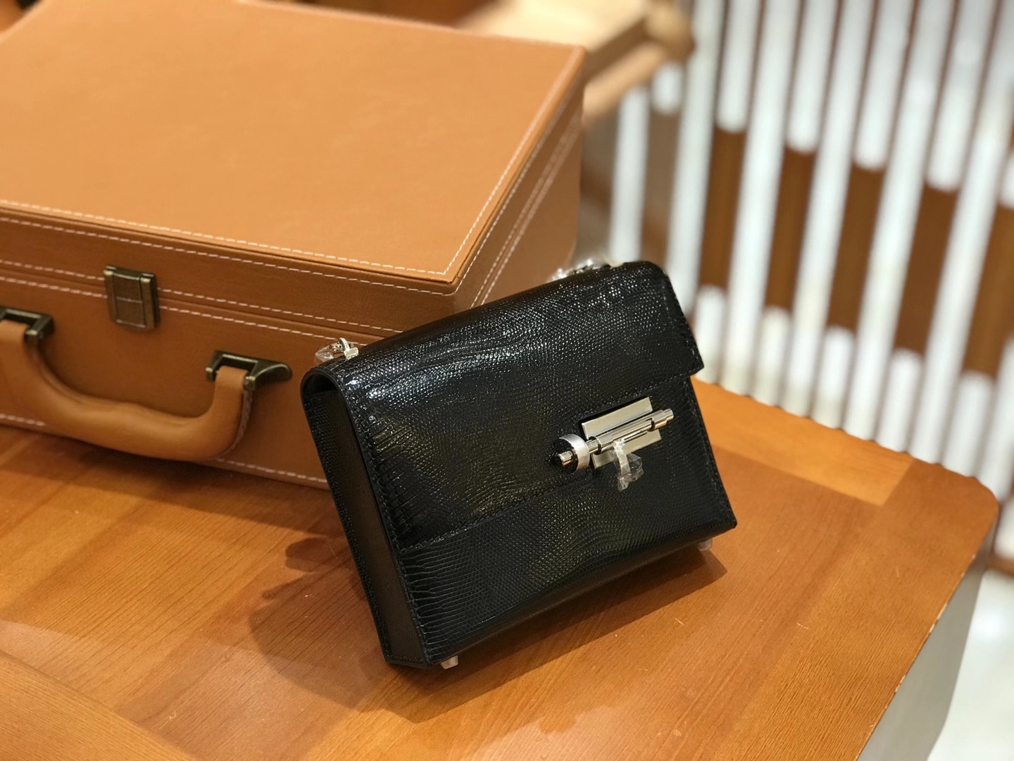 Hermès（爱马仕）Verrou 手枪包17cm 经典黑 银扣 南非野生蜥蜴皮 原版蜜蜡线 顶级手工缝制