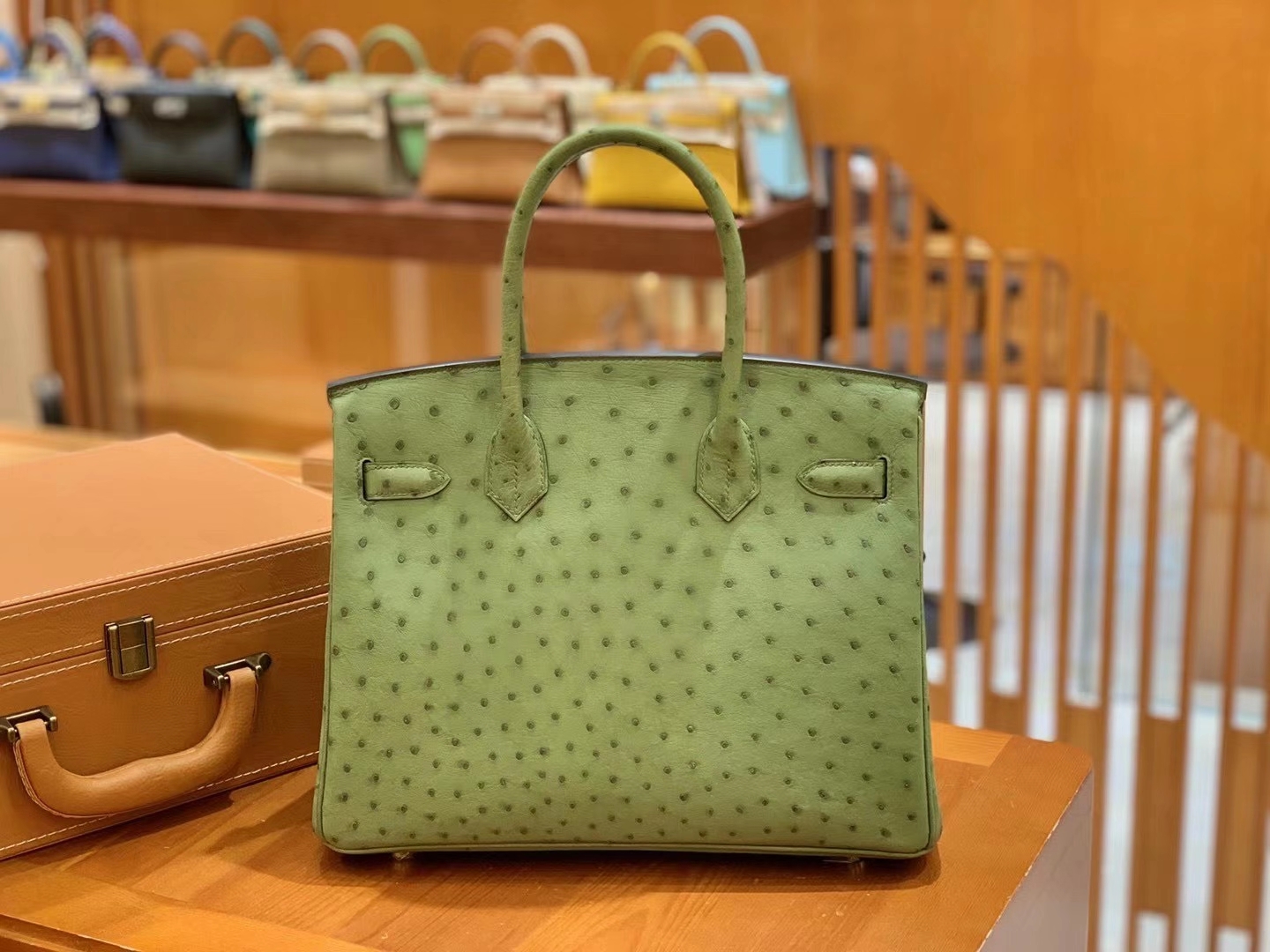 Hermès（爱马仕）新货 Birkin 30cm 牛油果绿 金扣 南非KK级鸵鸟皮 原版蜜蜡线 顶级手缝版本
