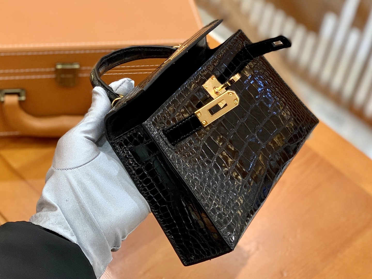Hermès（爱马仕）新增现货 Mini Kelly 二代 经典黑 金扣 一级美洲鳄鱼皮 原版蜜蜡线 顶级手缝版本