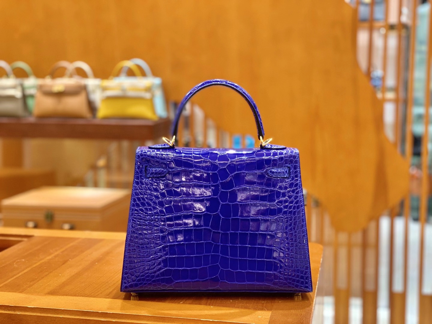 Hermès（爱马仕）新增现货 Kelly 25cm 电光蓝 金扣 一级美洲鳄鱼皮 原版蜜蜡线 顶级手缝版本