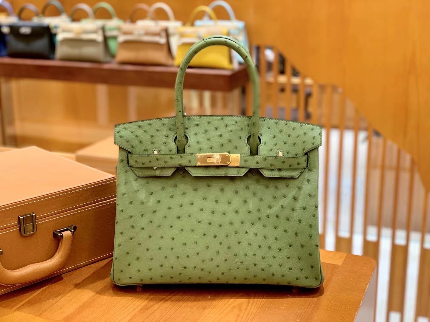 Hermès（爱马仕）新货 Birkin 30cm 牛油果绿 金扣 南非KK级鸵鸟皮 原版蜜蜡线 顶级手缝版本