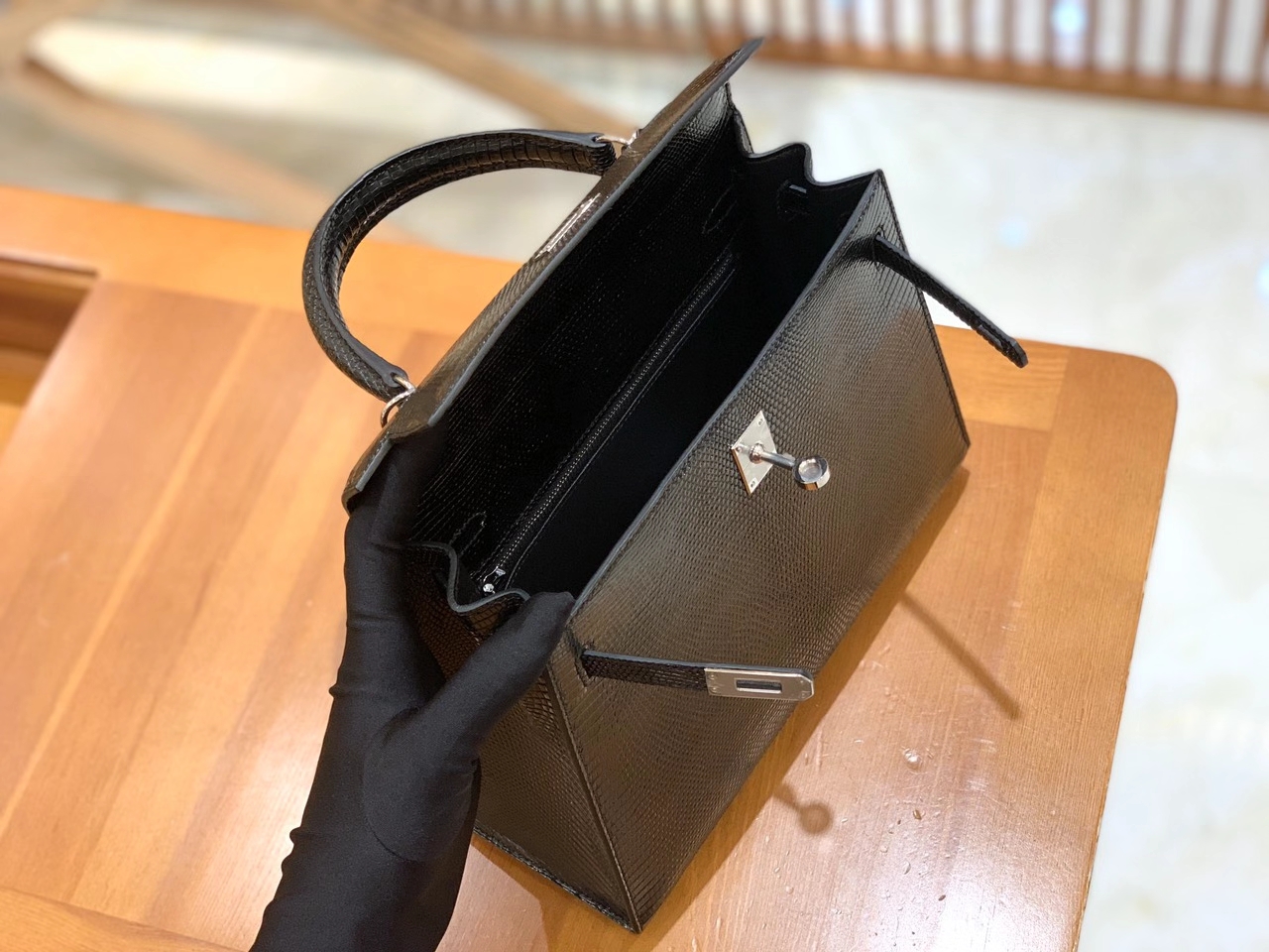 Hermès（爱马仕）Kelly 25cm 经典黑 南非野生蜥蜴皮 银扣 原版蜜蜡线 顶级手工缝制