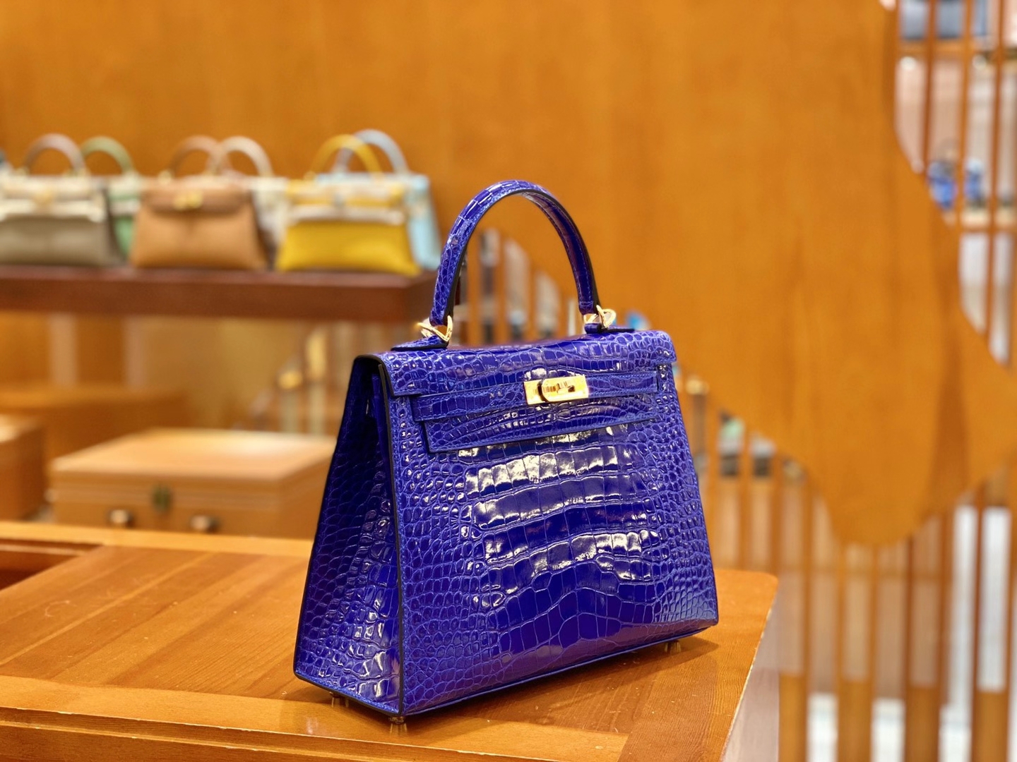 Hermès（爱马仕）新增现货 Kelly 25cm 电光蓝 金扣 一级美洲鳄鱼皮 原版蜜蜡线 顶级手缝版本