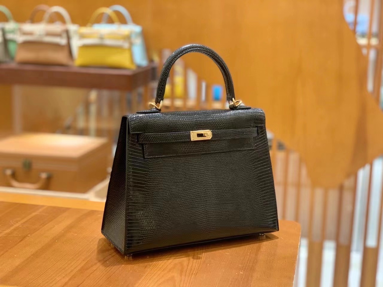 Hermès（爱马仕）Kelly 25cm 经典黑 南非野生蜥蜴皮 金扣 原版蜜蜡线 顶级手工缝制
