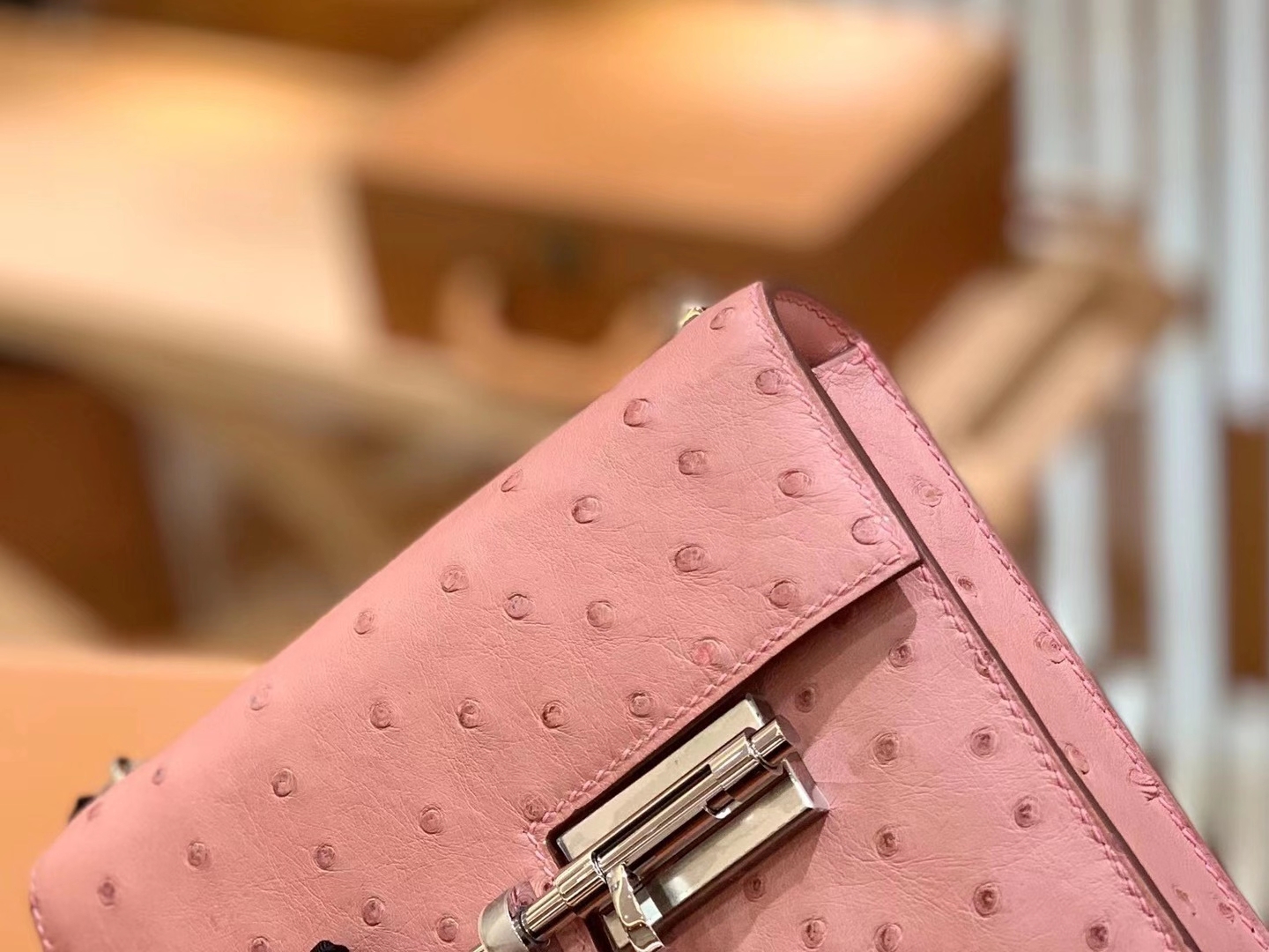 Hermès（爱马仕）手枪包 17cm 陶瓷粉 银扣 南非KK级鸵鸟皮 原版蜜蜡线 顶级手缝版本