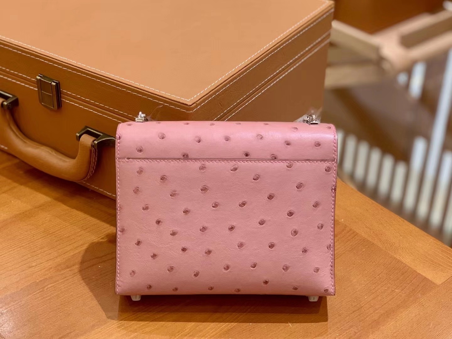 Hermès（爱马仕）手枪包 17cm 陶瓷粉 银扣 南非KK级鸵鸟皮 原版蜜蜡线 顶级手缝版本