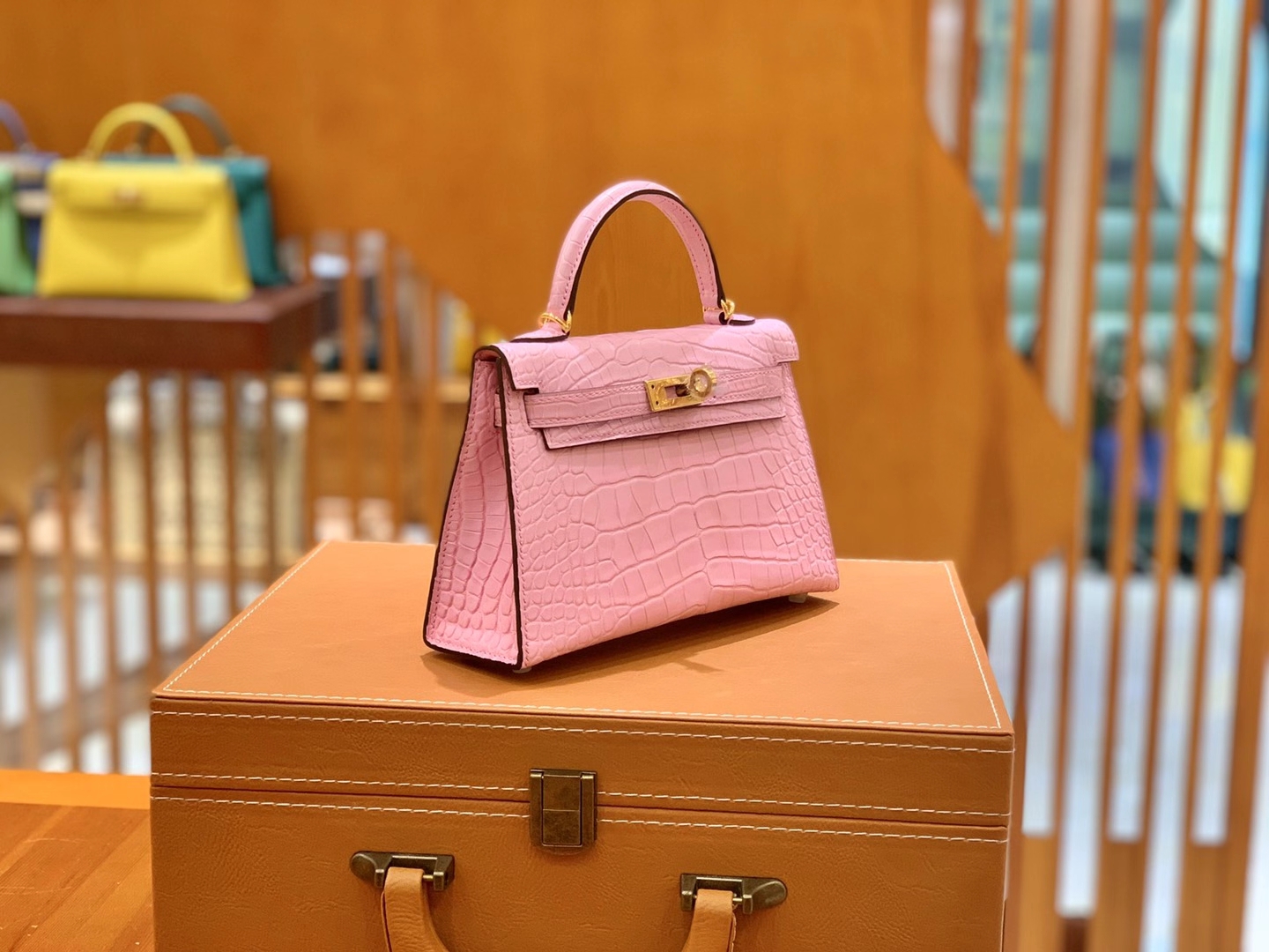 Hermès（爱马仕）Mini Kelly 二代 樱花粉 金扣 一级美洲鳄鱼皮 原版蜜蜡线 顶级手缝版本