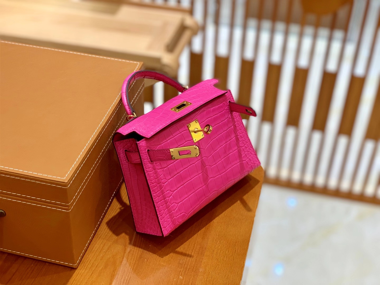 Hermès（爱马仕）Mini Kelly 二代 极致粉 金扣 一级美洲鳄鱼皮 原版蜜蜡线 顶级手缝版本