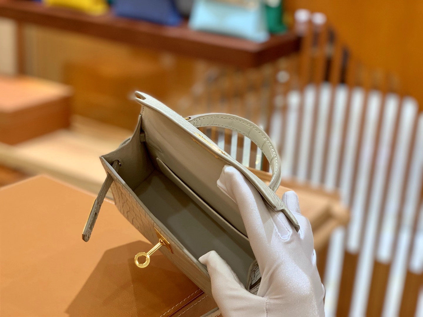 Hermès（爱马仕）Mini Kelly 二代 奶油白 金扣 一级美洲鳄鱼皮 原版蜜蜡线 顶级手缝版本