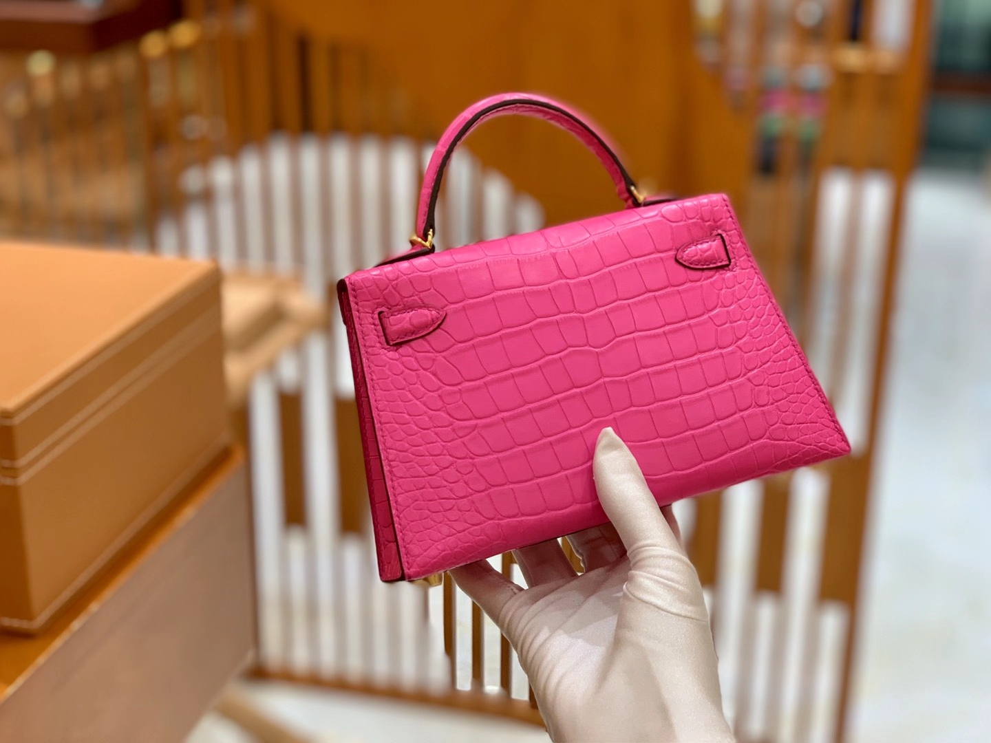 Hermès（爱马仕）Mini Kelly 二代 极致粉 金扣 一级美洲鳄鱼皮 原版蜜蜡线 顶级手缝版本