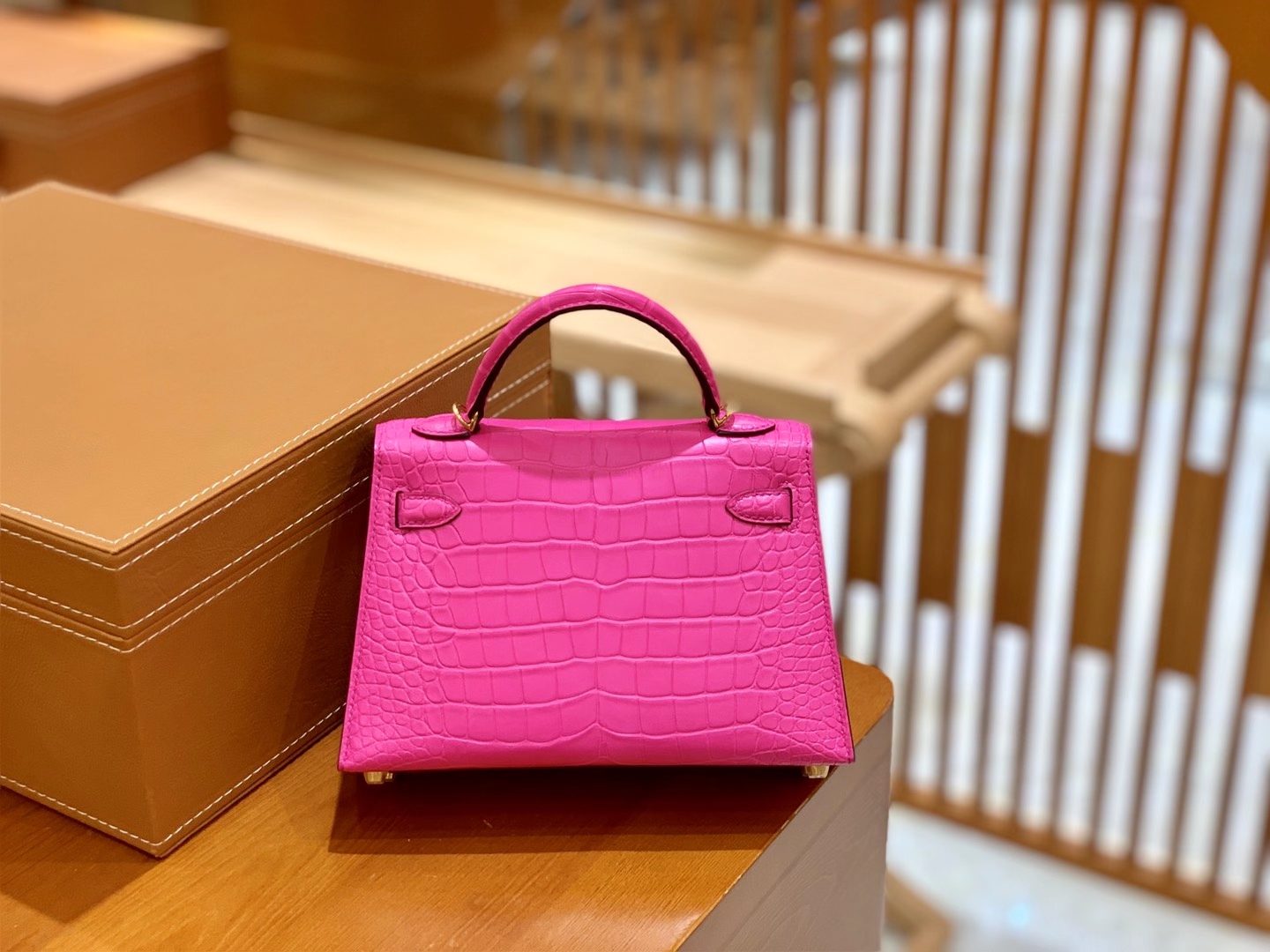 Hermès（爱马仕）Mini Kelly 二代 极致粉 金扣 一级美洲鳄鱼皮 原版蜜蜡线 顶级手缝版本