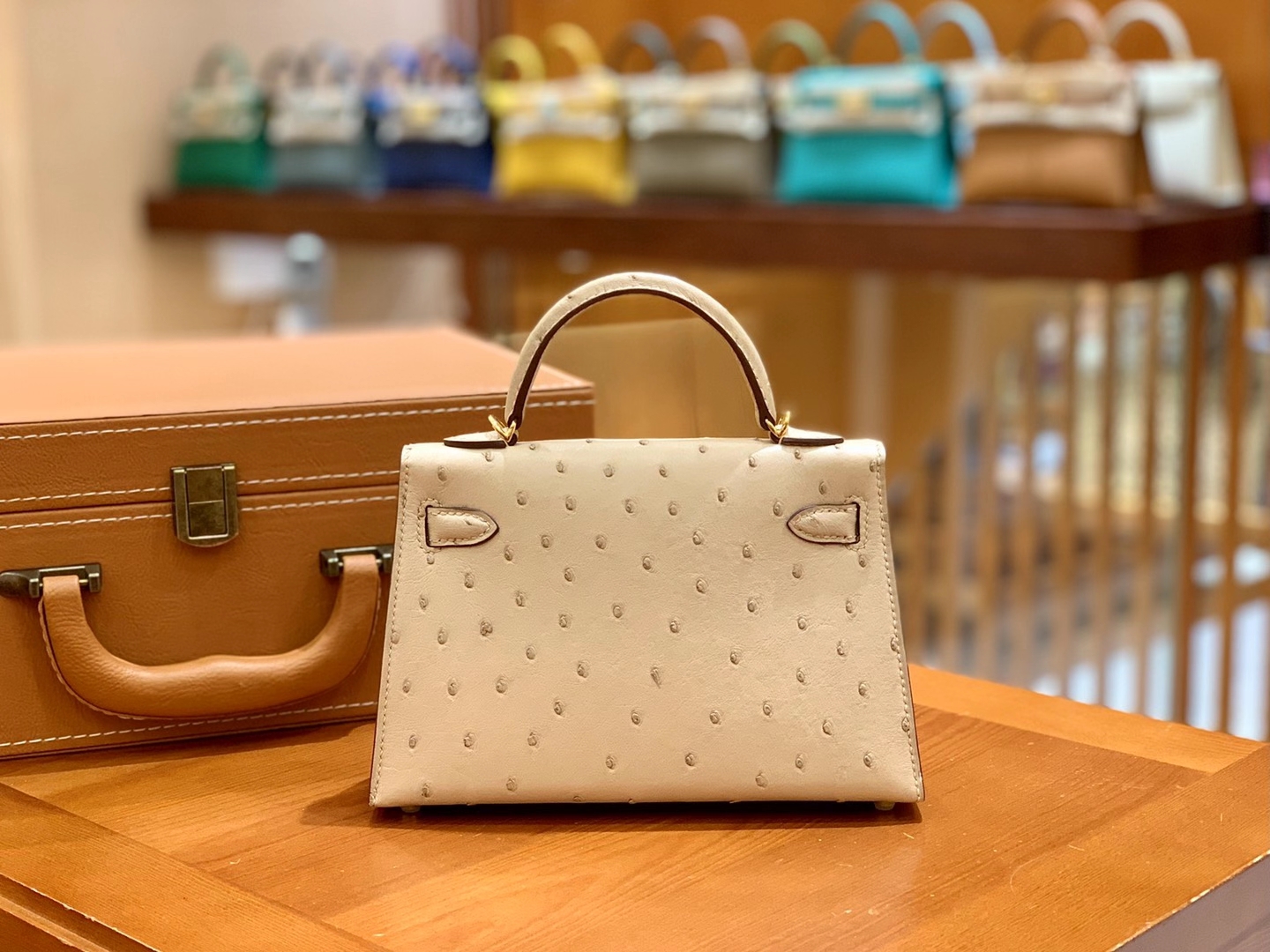 Hermès（爱马仕）Mini Kelly 二代 杏色 南非KK级鸵鸟皮 金扣 原版蜜蜡线 顶级手缝