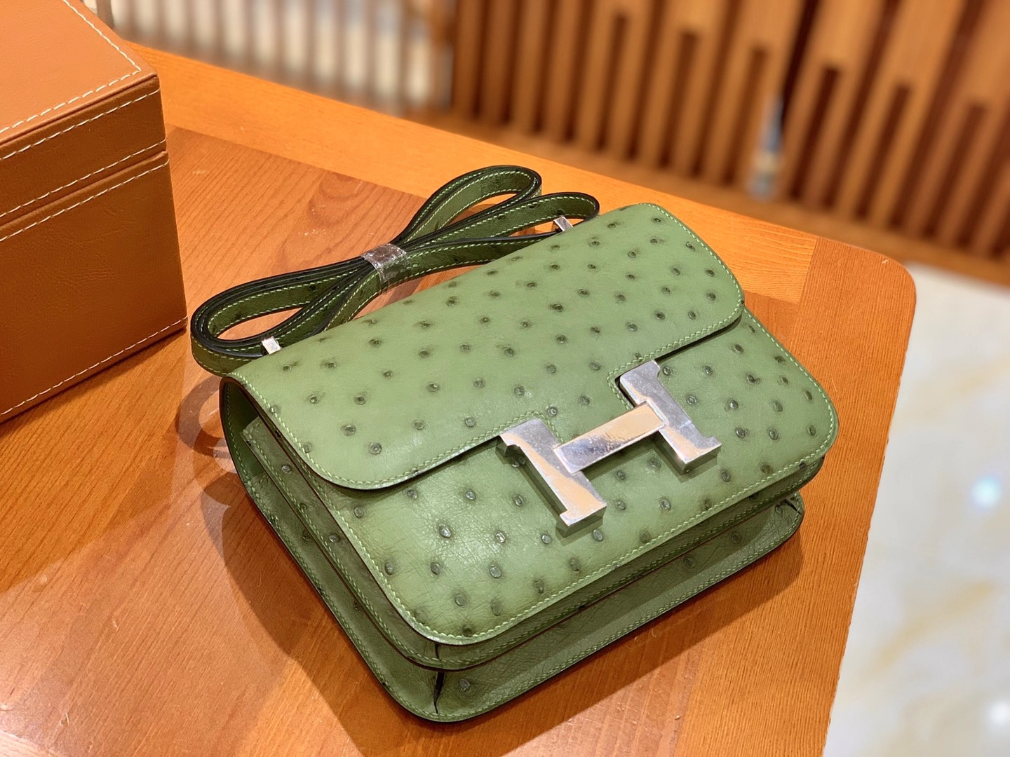 Hermès（爱马仕）Constance 18cm 牛油果绿 金扣 南非KK级鸵鸟皮 原版蜜蜡线 顶级手缝版本