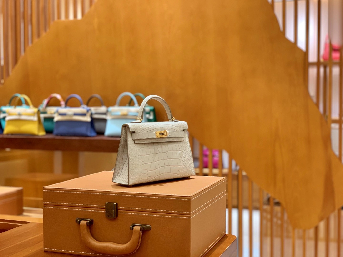 Hermès（爱马仕）Mini Kelly 二代 奶油白 金扣 一级美洲鳄鱼皮 原版蜜蜡线 顶级手缝版本