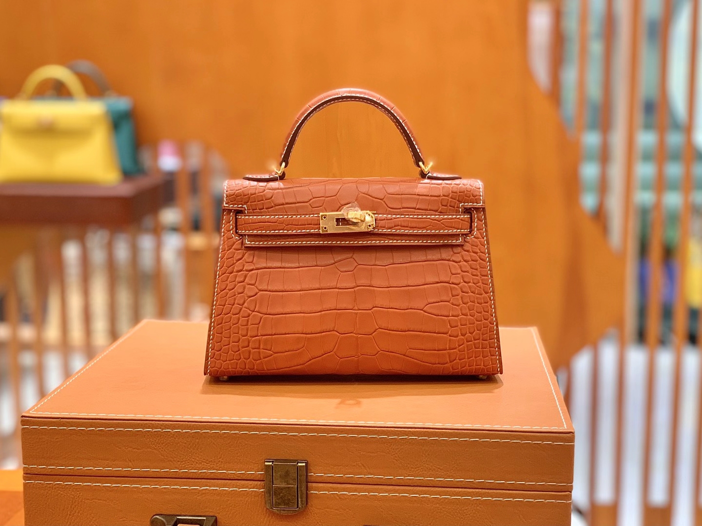 Hermès（爱马仕）Mini Kelly 二代 金棕色 金扣 一级美洲鳄鱼皮 原版蜜蜡线 顶级手缝版本