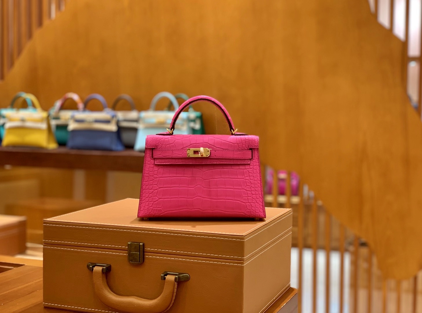 Hermès（爱马仕）Mini Kelly 二代 极致粉 金扣 一级美洲鳄鱼皮 原版蜜蜡线 顶级手缝版本