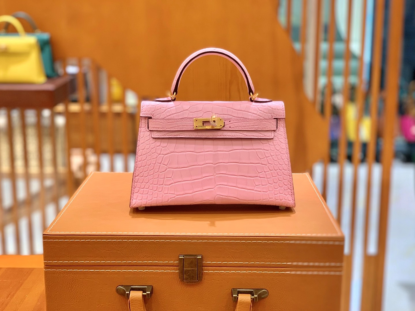 Hermès（爱马仕）Mini Kelly 二代 樱花粉 金扣 一级美洲鳄鱼皮 原版蜜蜡线 顶级手缝版本