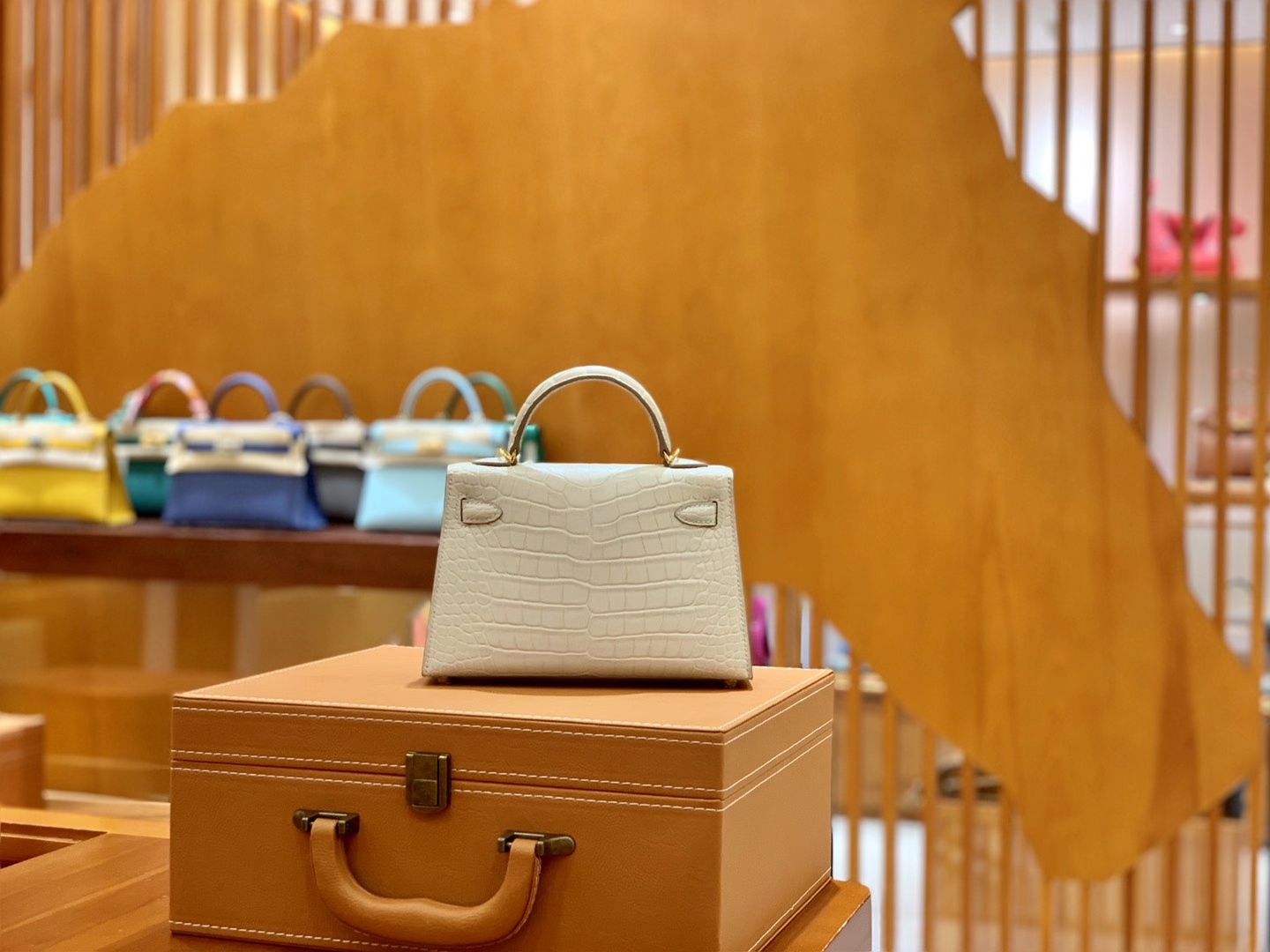 Hermès（爱马仕）Mini Kelly 二代 奶油白 金扣 一级美洲鳄鱼皮 原版蜜蜡线 顶级手缝版本