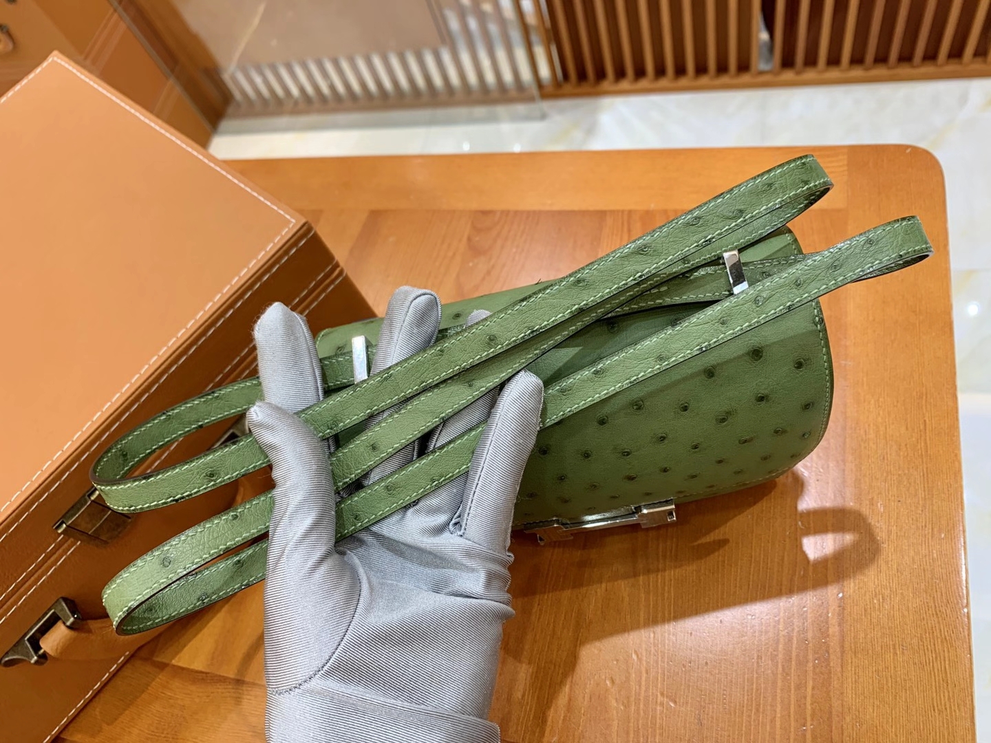 Hermès（爱马仕）Constance 18cm 牛油果绿 金扣 南非KK级鸵鸟皮 原版蜜蜡线 顶级手缝版本