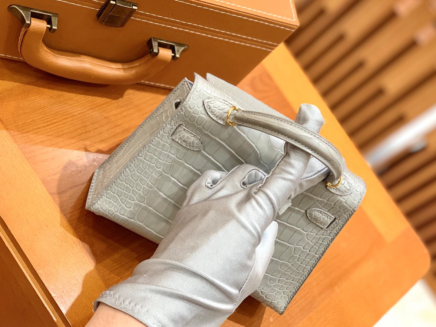 Hermès（爱马仕）Mini Kelly 二代 珍珠灰 金扣 一级美洲鳄鱼皮 原版蜜蜡线 顶级手缝版本