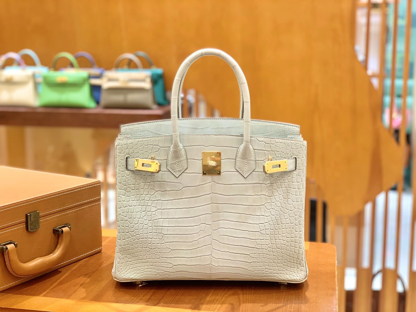 Hermès（爱马仕）Birkin 30cm 奶油白 金扣 一级野生湾鳄 倒“V”原版蜜蜡线 顶级手缝版本
