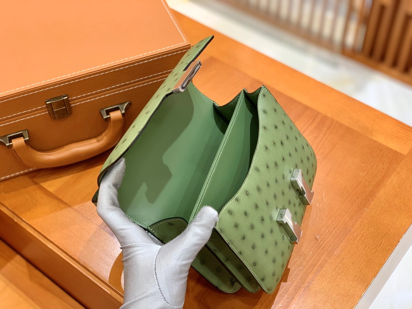 Hermès（爱马仕）Constance 18cm 牛油果绿 金扣 南非KK级鸵鸟皮 原版蜜蜡线 顶级手缝版本