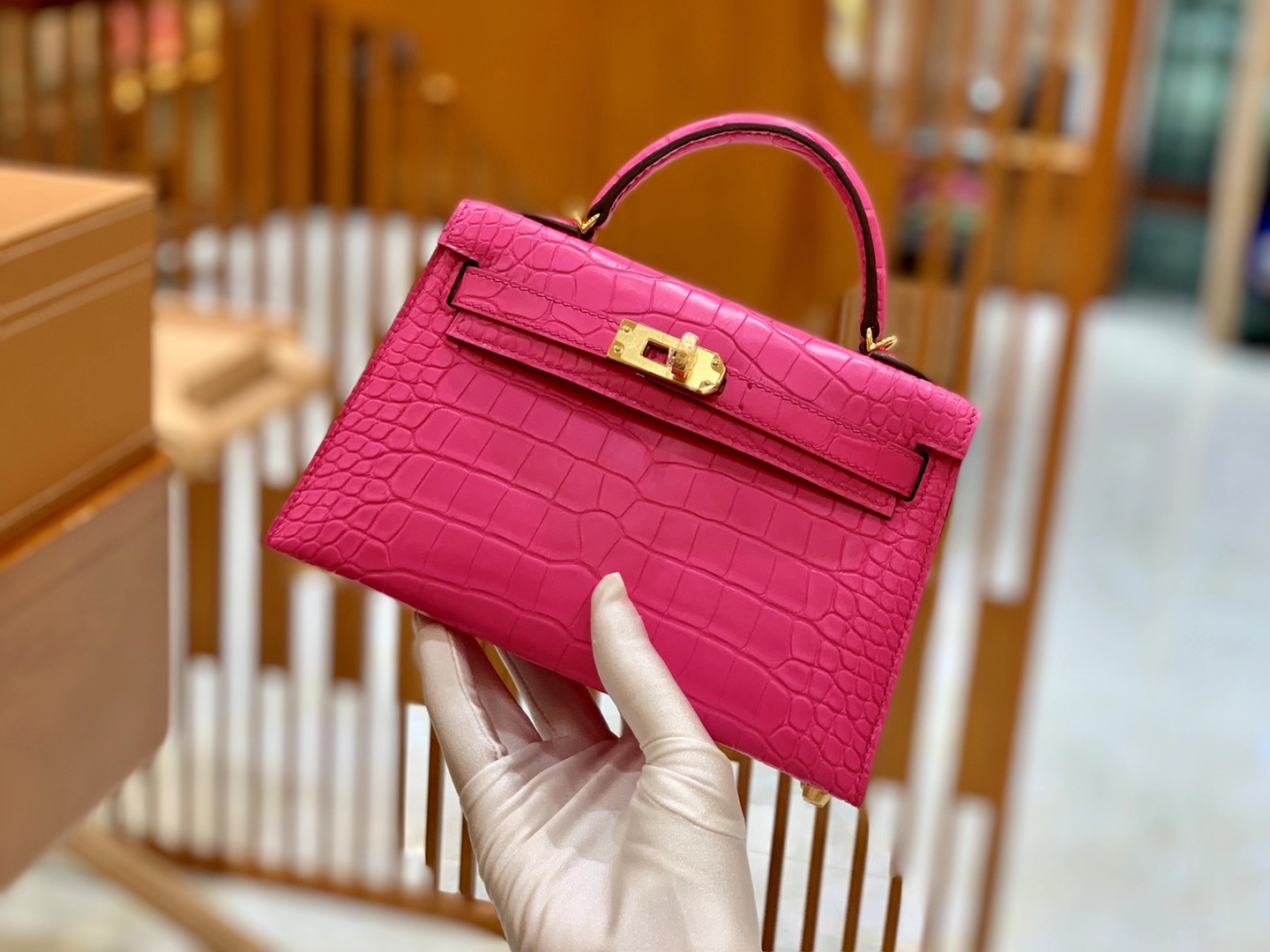 Hermès（爱马仕）Mini Kelly 二代 极致粉 金扣 一级美洲鳄鱼皮 原版蜜蜡线 顶级手缝版本