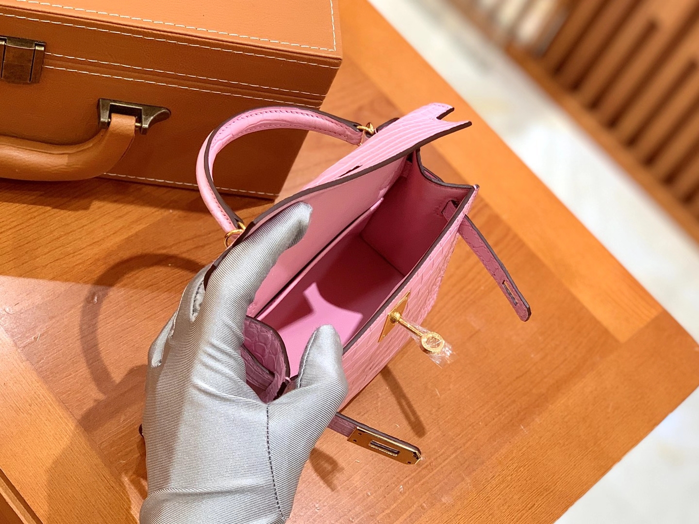 Hermès（爱马仕）Mini Kelly 二代 樱花粉 金扣 一级美洲鳄鱼皮 原版蜜蜡线 顶级手缝版本