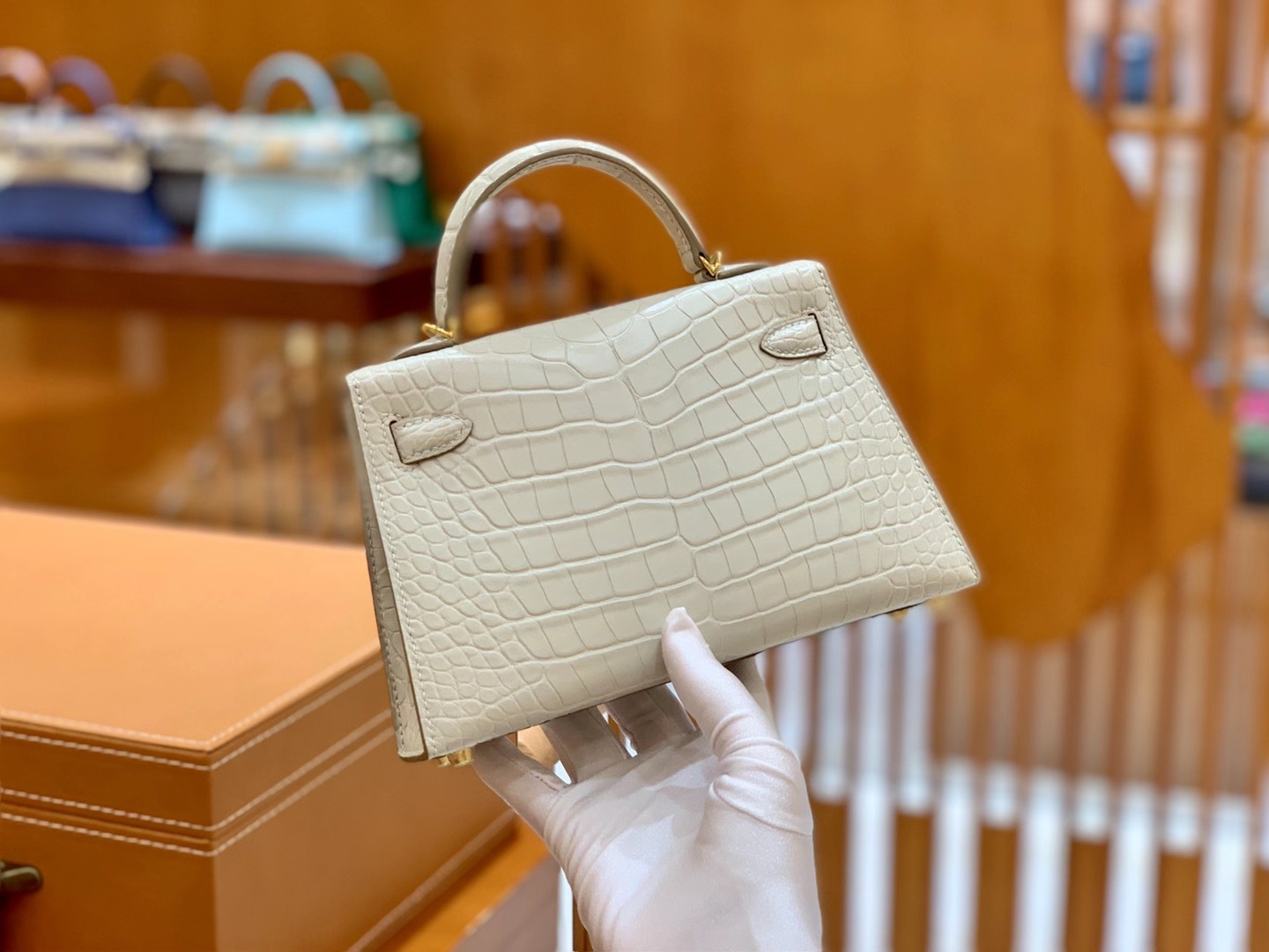 Hermès（爱马仕）Mini Kelly 二代 奶油白 金扣 一级美洲鳄鱼皮 原版蜜蜡线 顶级手缝版本