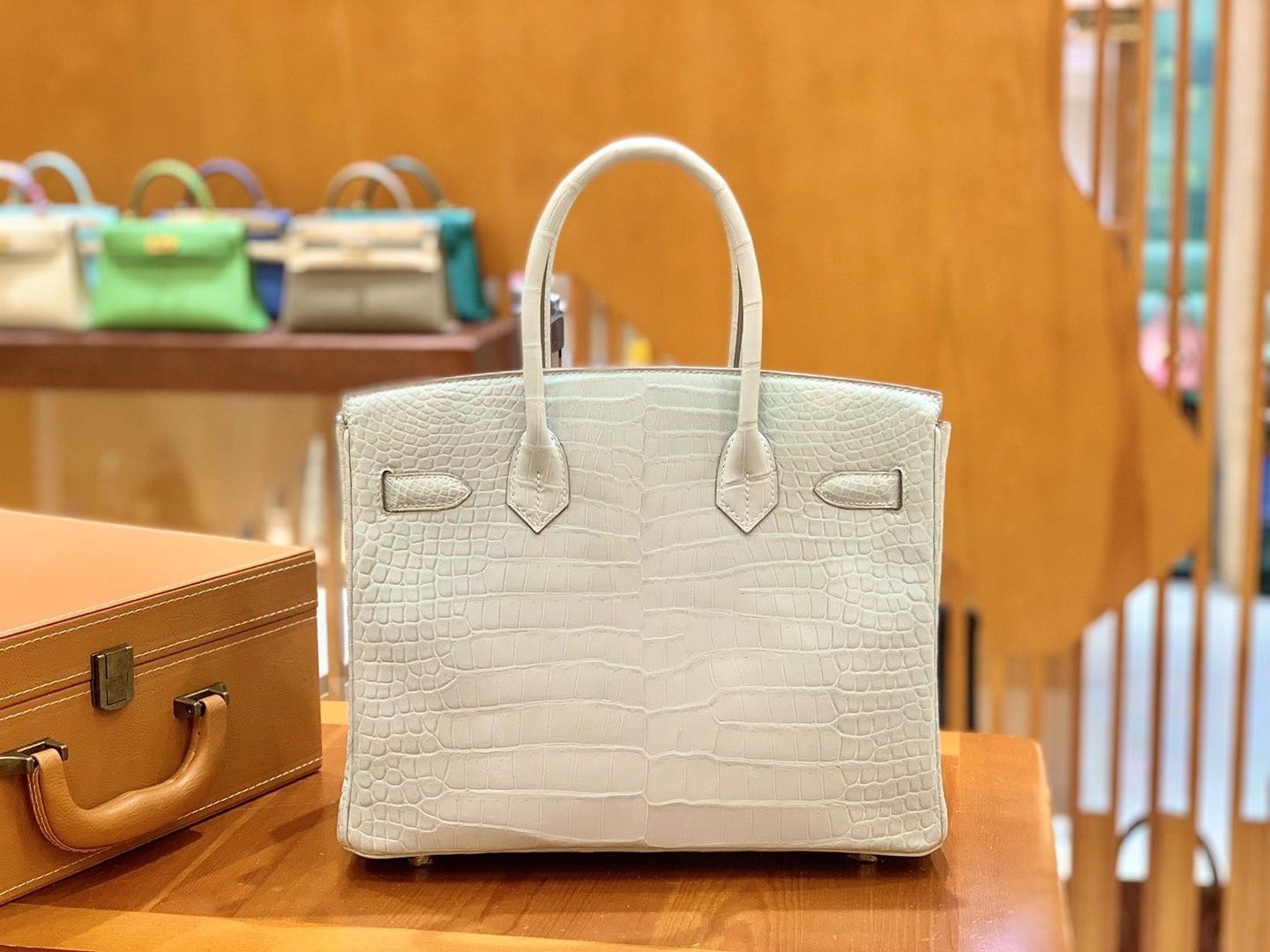 Hermès（爱马仕）Birkin 30cm 奶油白 金扣 一级野生湾鳄 倒“V”原版蜜蜡线 顶级手缝版本