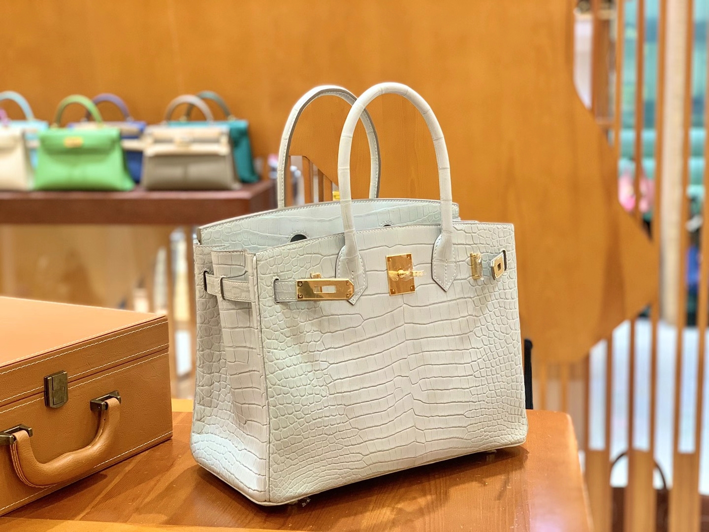 Hermès（爱马仕）Birkin 30cm 奶油白 金扣 一级野生湾鳄 倒“V”原版蜜蜡线 顶级手缝版本