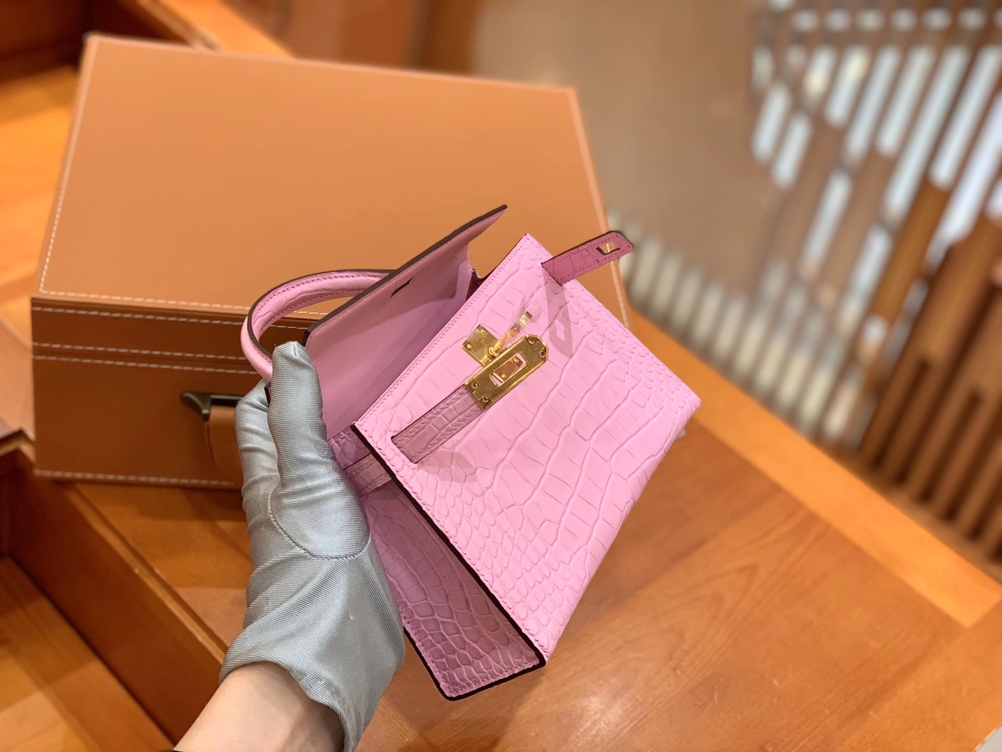 Hermès（爱马仕）Mini Kelly 二代 樱花粉 金扣 一级美洲鳄鱼皮 原版蜜蜡线 顶级手缝版本