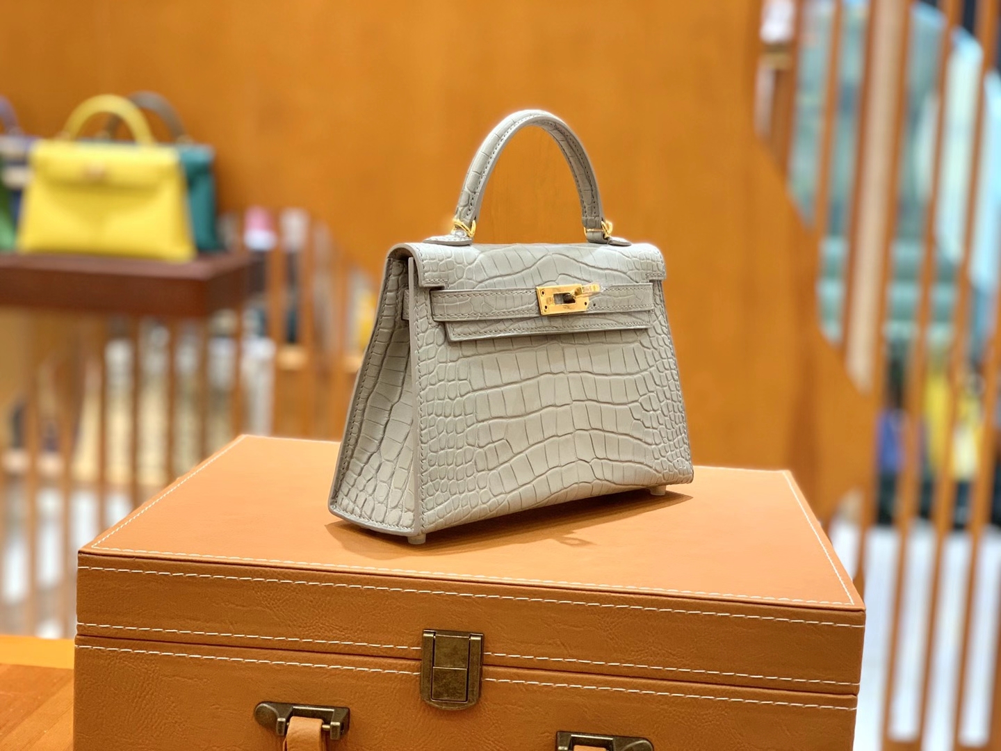 Hermès（爱马仕）Mini Kelly 二代 珍珠灰 金扣 一级美洲鳄鱼皮 原版蜜蜡线 顶级手缝版本
