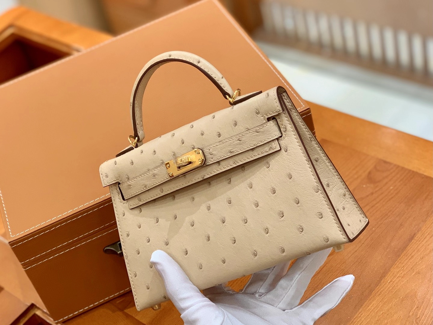 Hermès（爱马仕）Mini Kelly 二代 杏色 南非KK级鸵鸟皮 金扣 原版蜜蜡线 顶级手缝