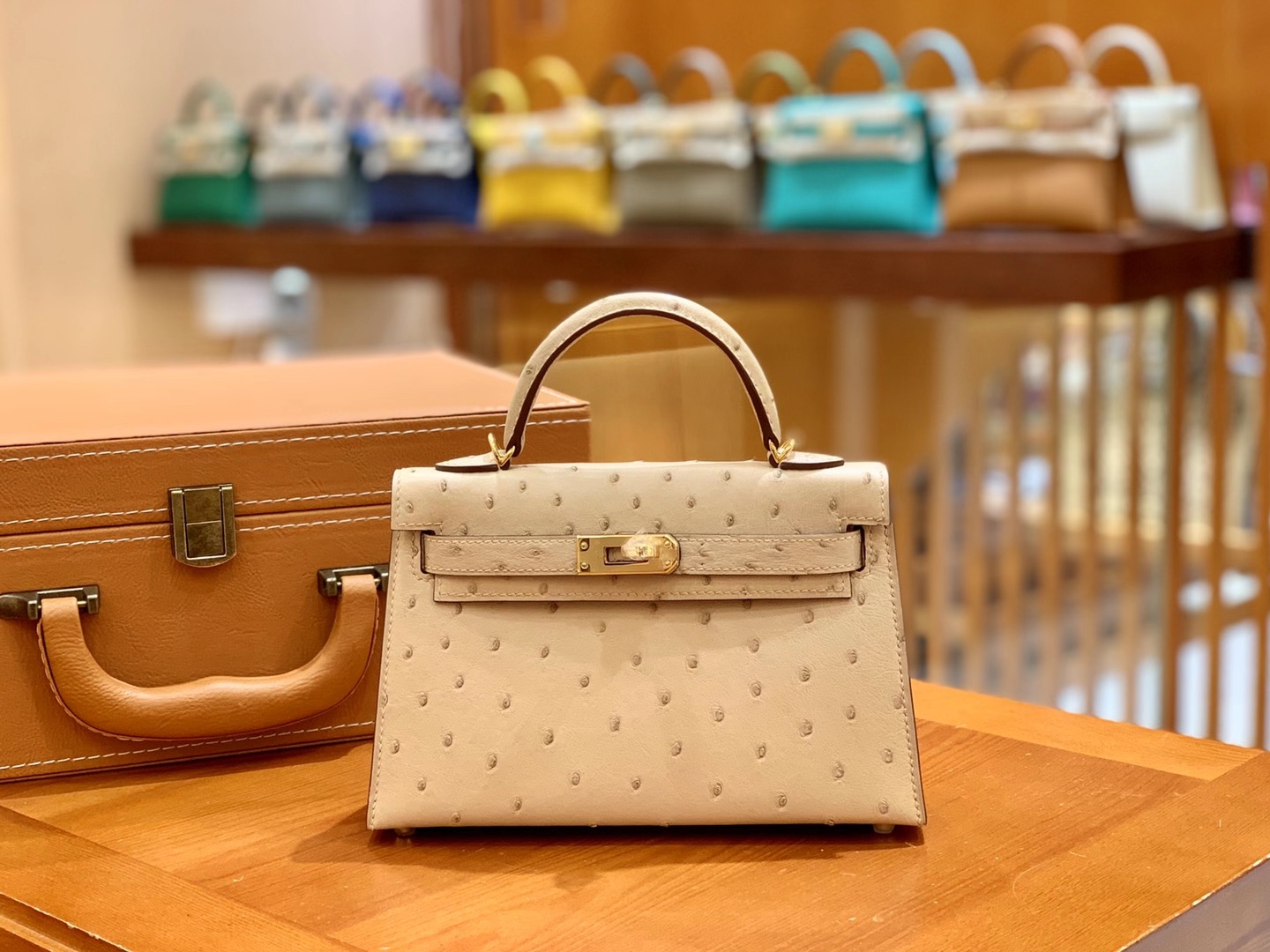 Hermès（爱马仕）Mini Kelly 二代 杏色 南非KK级鸵鸟皮 金扣 原版蜜蜡线 顶级手缝