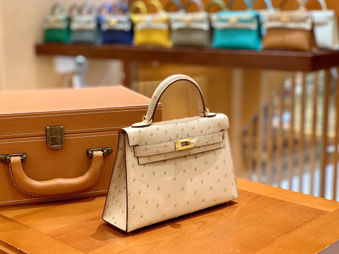 Hermès（爱马仕）Mini Kelly 二代 杏色 南非KK级鸵鸟皮 金扣 原版蜜蜡线 顶级手缝