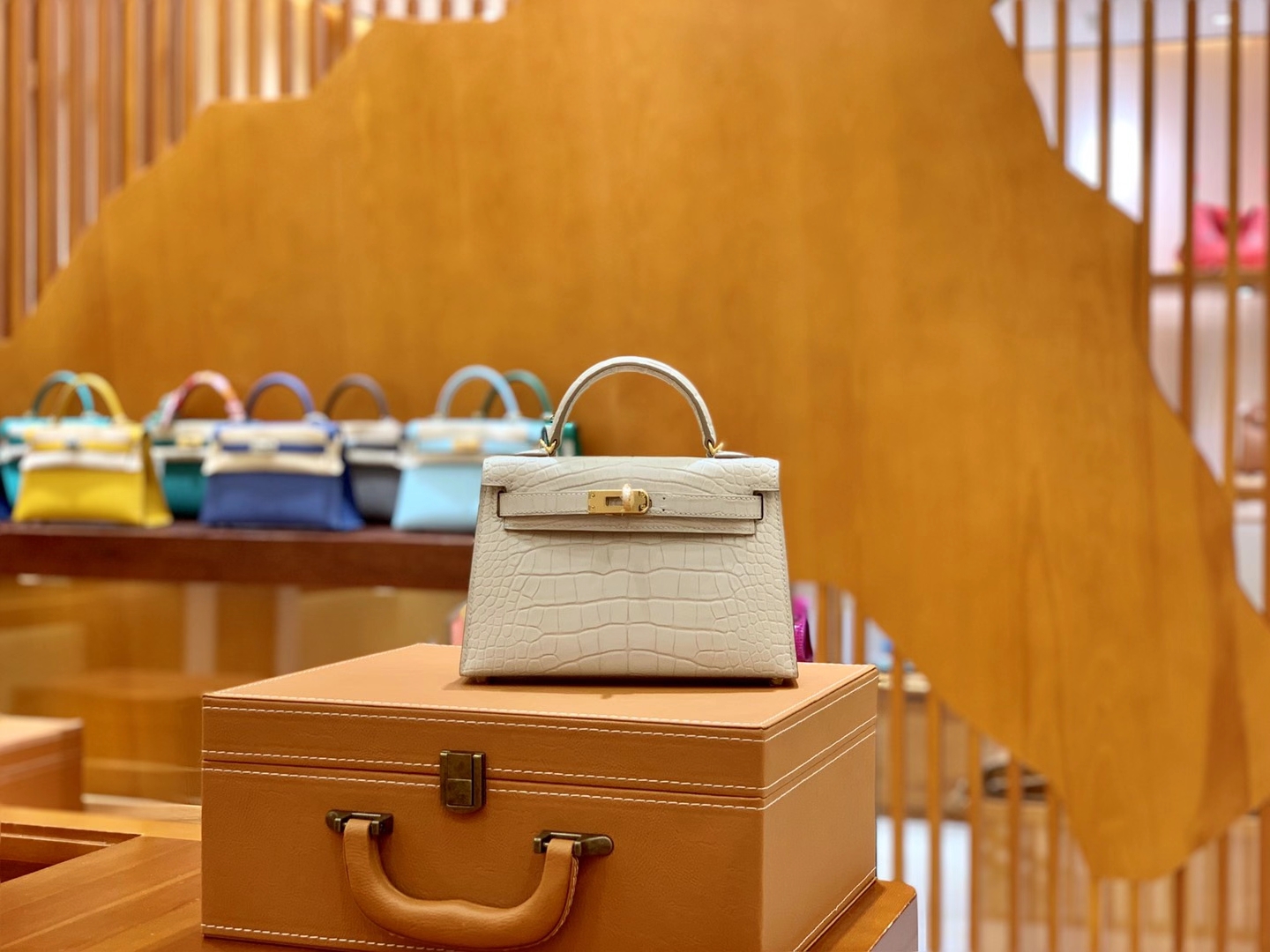 Hermès（爱马仕）Mini Kelly 二代 奶油白 金扣 一级美洲鳄鱼皮 原版蜜蜡线 顶级手缝版本