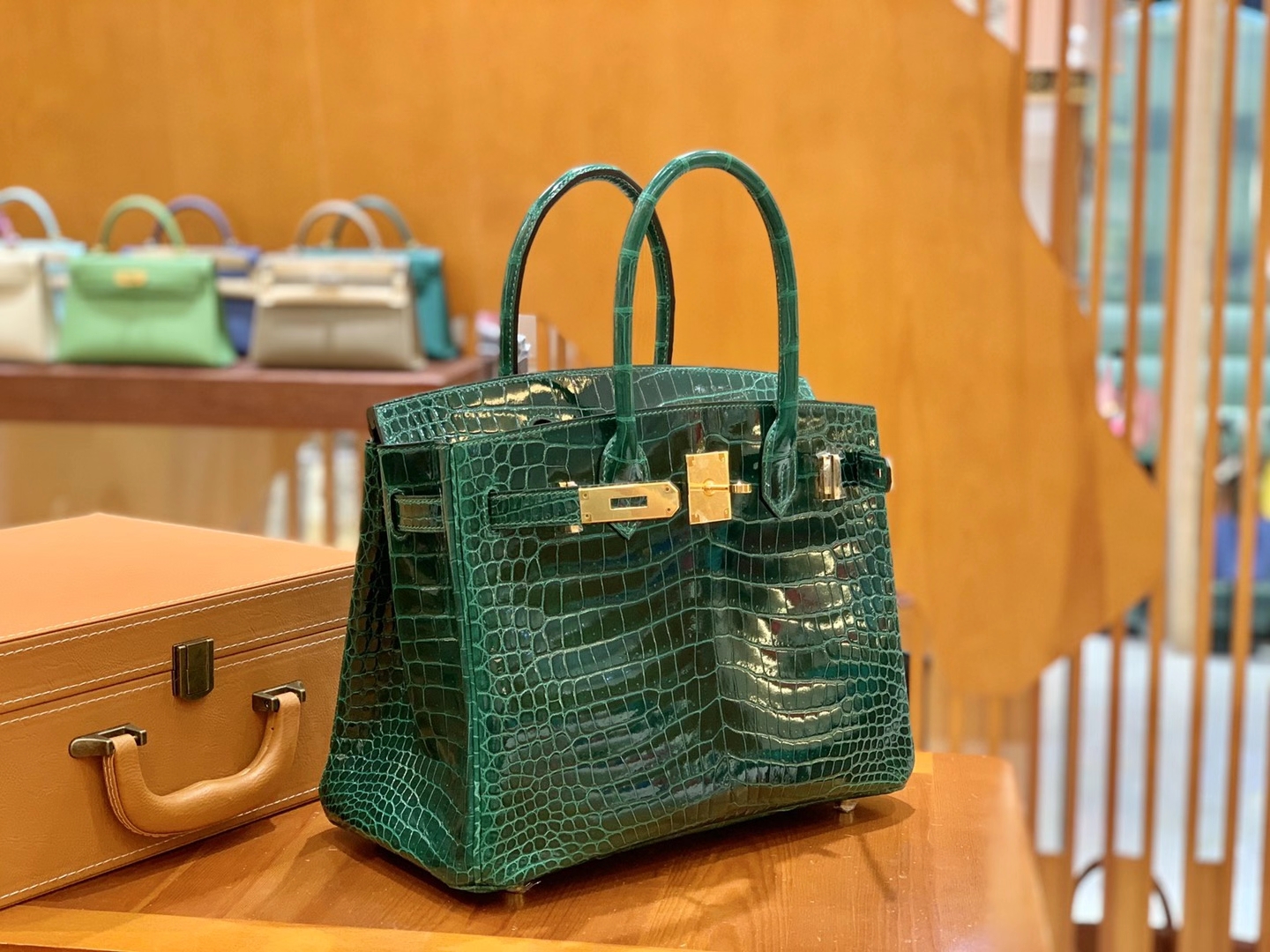 Hermès（爱马仕）Birkin 30cm 祖母绿 金扣 一级野生湾鳄 倒“V”原版蜜蜡线 顶级手缝版本