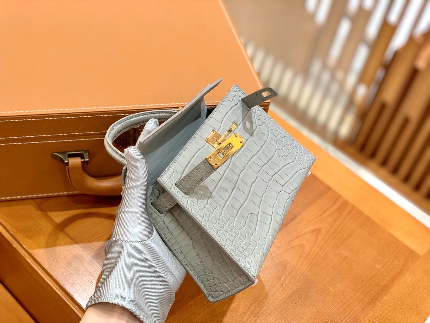 Hermès（爱马仕）Mini Kelly 二代 珍珠灰 金扣 一级美洲鳄鱼皮 原版蜜蜡线 顶级手缝版本