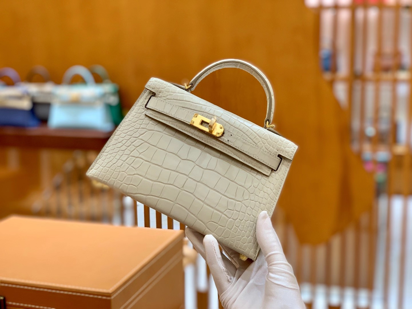 Hermès（爱马仕）Mini Kelly 二代 奶油白 金扣 一级美洲鳄鱼皮 原版蜜蜡线 顶级手缝版本