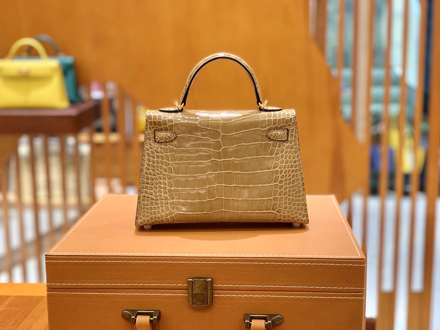 Hermès（爱马仕）Mini Kelly 二代 米砂色 金扣 一级美洲鳄鱼皮 原版蜜蜡线 顶级手缝版本