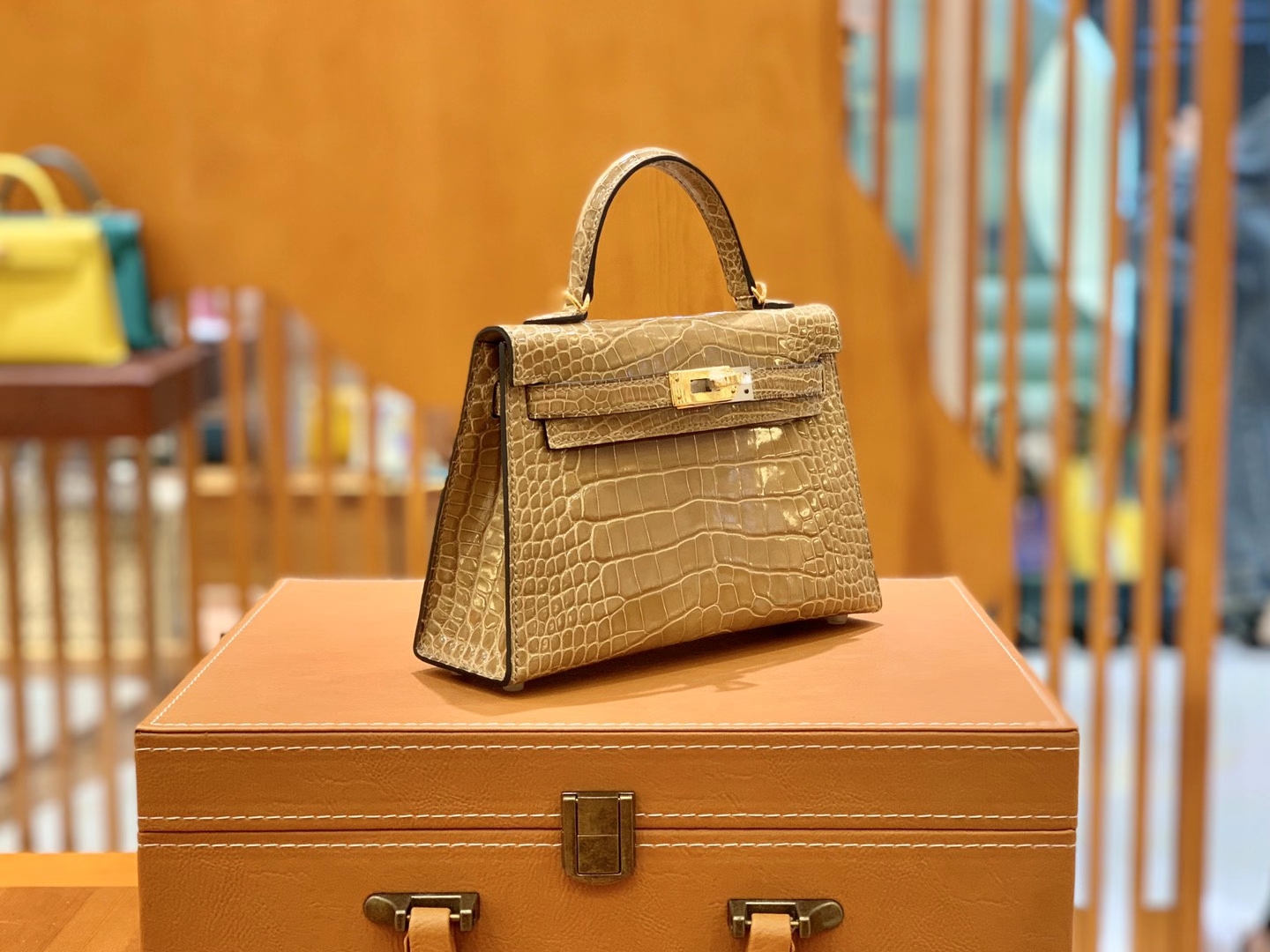 Hermès（爱马仕）Mini Kelly 二代 米砂色 金扣 一级美洲鳄鱼皮 原版蜜蜡线 顶级手缝版本