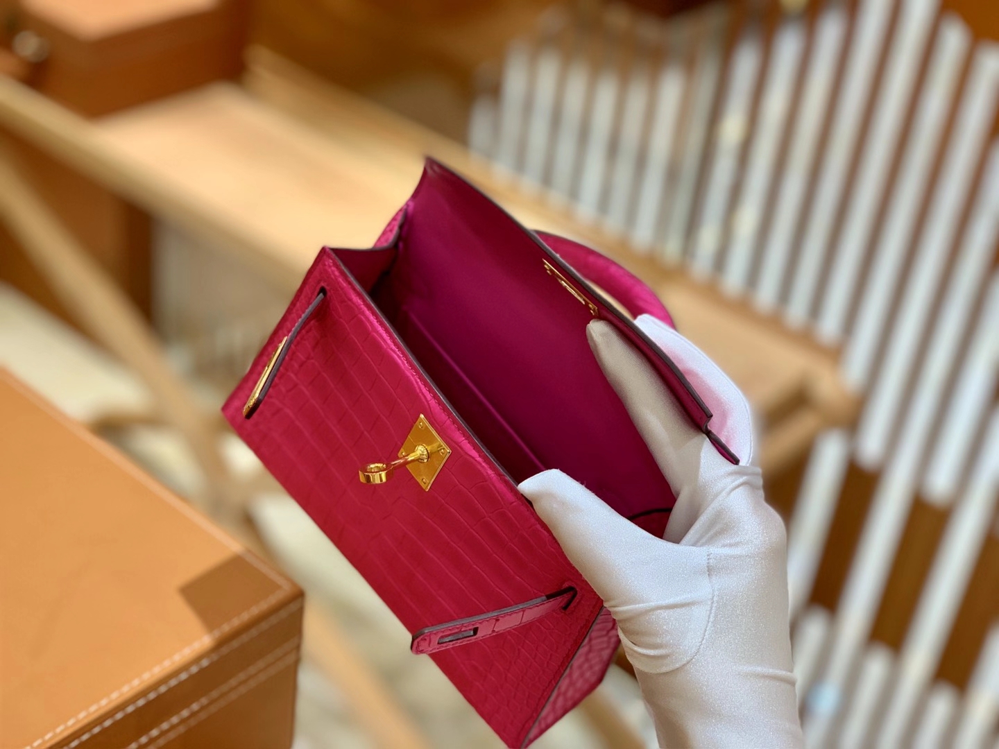 Hermès（爱马仕）Mini Kelly 二代 极致粉 金扣 一级美洲鳄鱼皮 原版蜜蜡线 顶级手缝版本