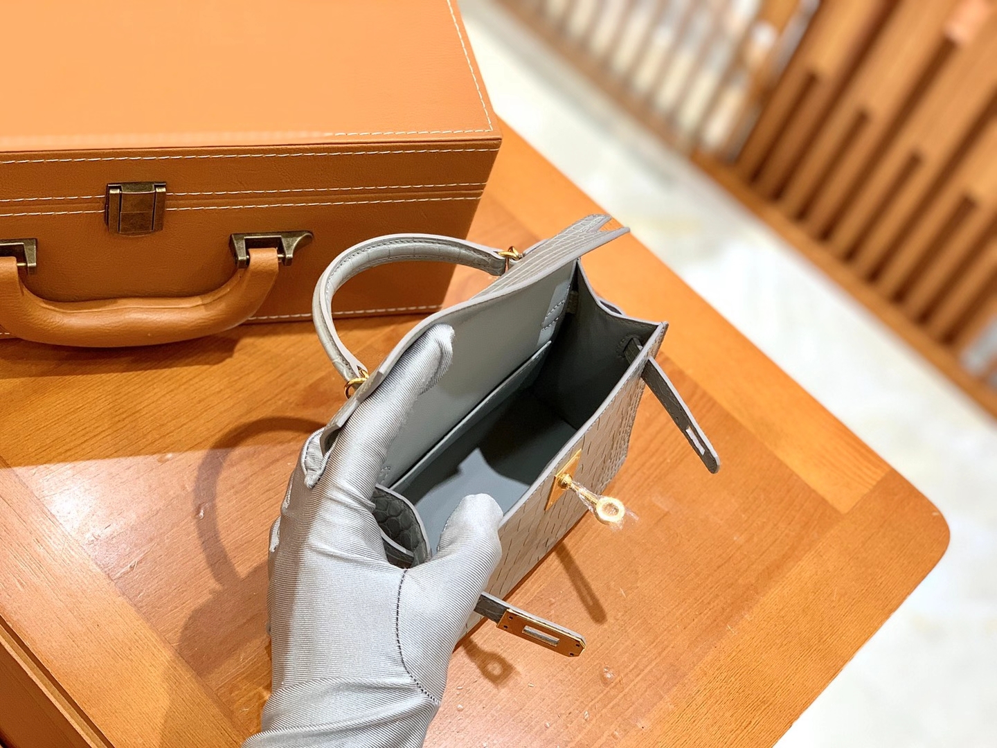 Hermès（爱马仕）Mini Kelly 二代 珍珠灰 金扣 一级美洲鳄鱼皮 原版蜜蜡线 顶级手缝版本