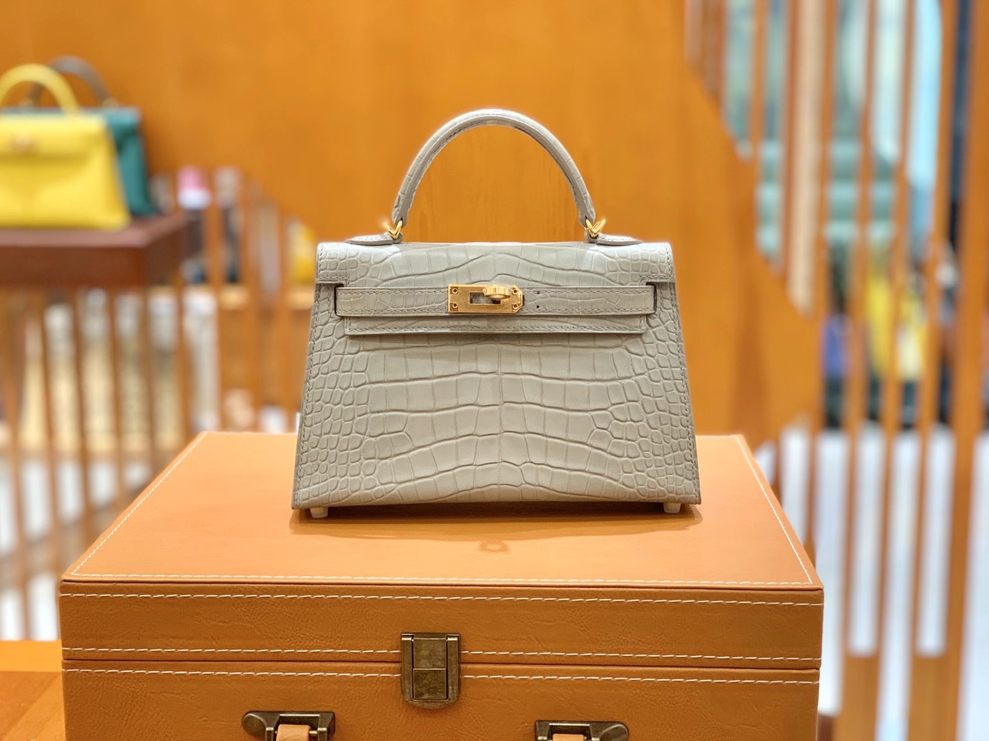 Hermès（爱马仕）Mini Kelly 二代 珍珠灰 金扣 一级美洲鳄鱼皮 原版蜜蜡线 顶级手缝版本