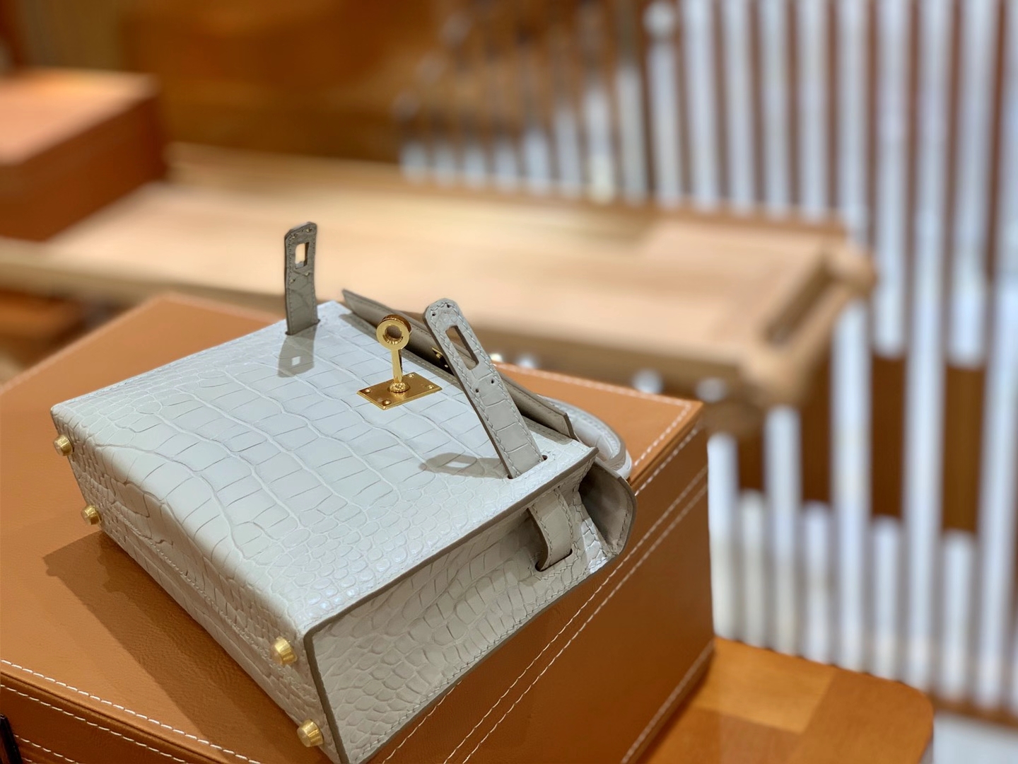 Hermès（爱马仕）Mini Kelly 二代 奶油白 金扣 一级美洲鳄鱼皮 原版蜜蜡线 顶级手缝版本